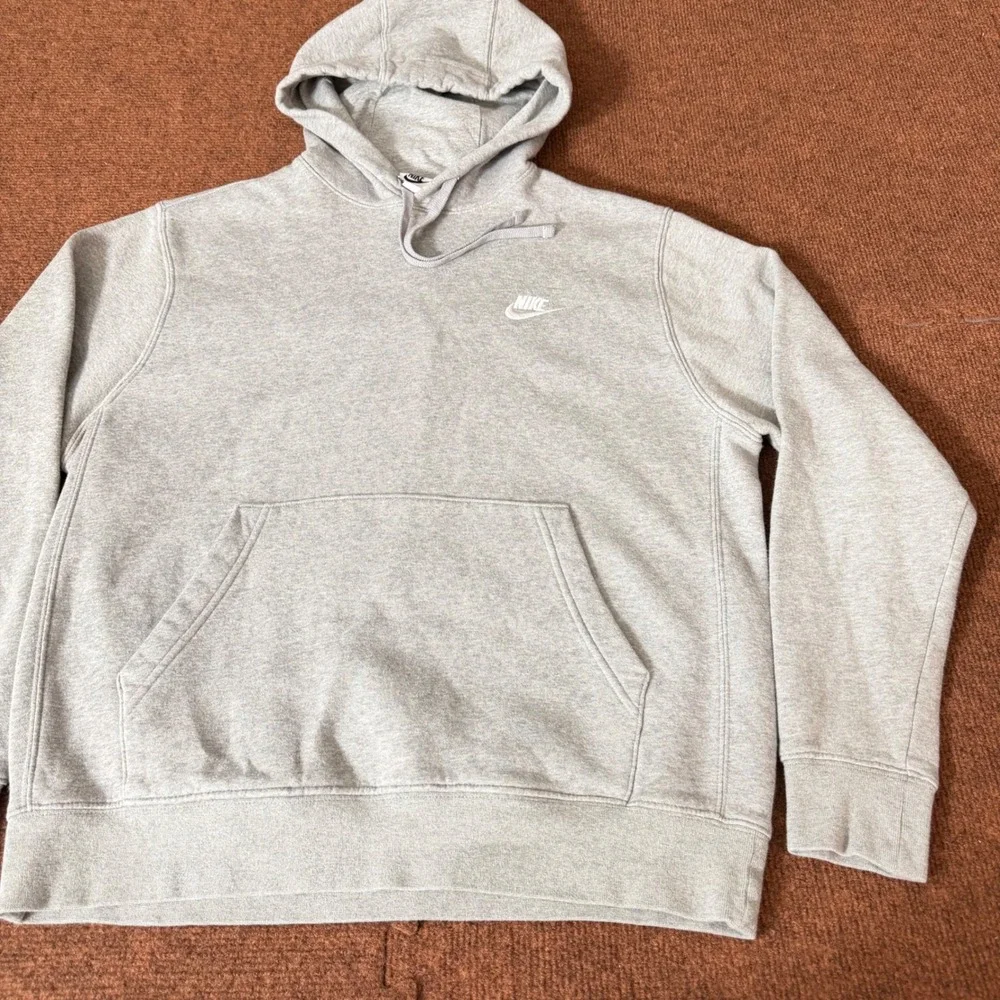 Nike Mens Sportswear Club Fleece Hoodie Heather Grey Embroidered Logo Medium gym